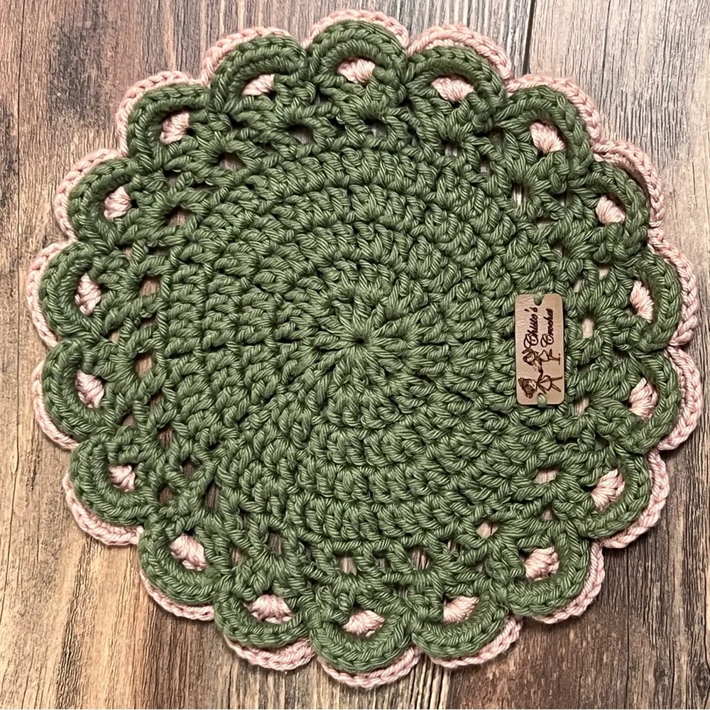 Set 4 Handmade 8.5” Green Pink Crochet Placemat Doily / Decor Retro MCM Design
